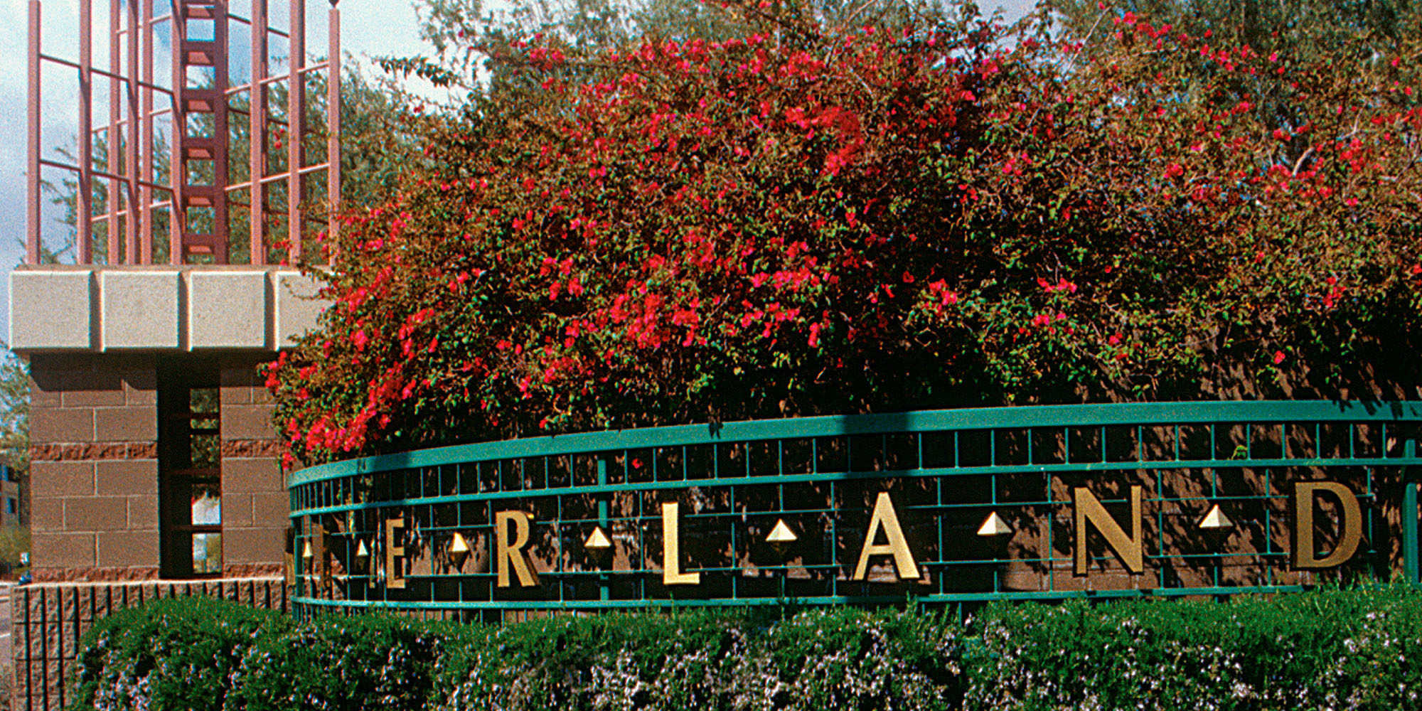 kierland sign and red flowers